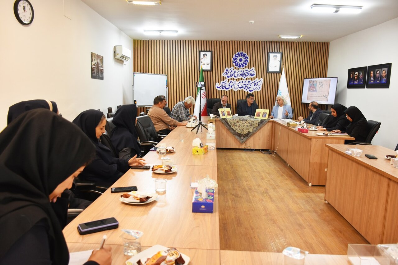 نقد و رونمایی کتاب «شاهنامه؛ داستان فریدون» در شیراز برگزار شد