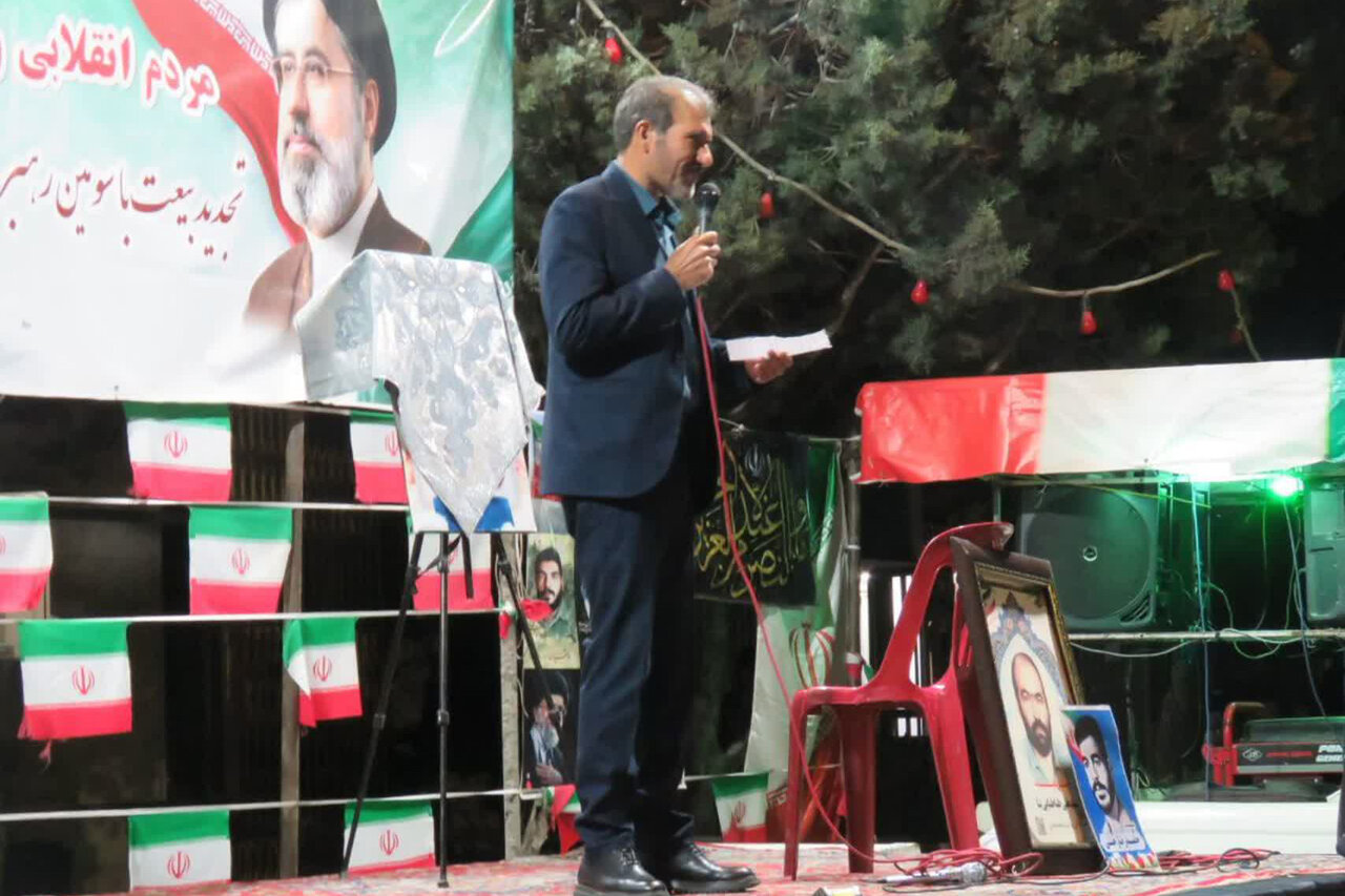 از کتاب «شاخه درخت توت» در دلیجان رونمایی شد