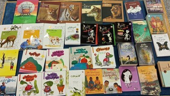 اهدای ۳۰۰ نسخه کتاب کودک و نوجوان توسط خیرین به کتابخانه‌های عمومی شهرستان دالاهو