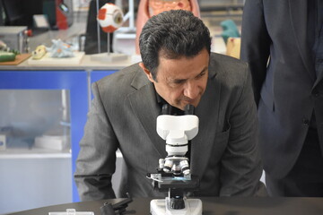 بازدید رییس دانشگاه تبریز از کتابخانه مرکزی