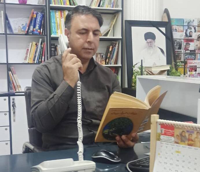 معرفی سه کتاب کاربردی در رادیو لرستان با حضور کتابداران خرمآباد