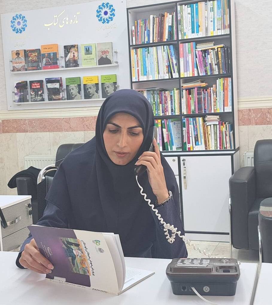 معرفی سه کتاب کاربردی در رادیو لرستان با حضور کتابداران خرم‌آباد