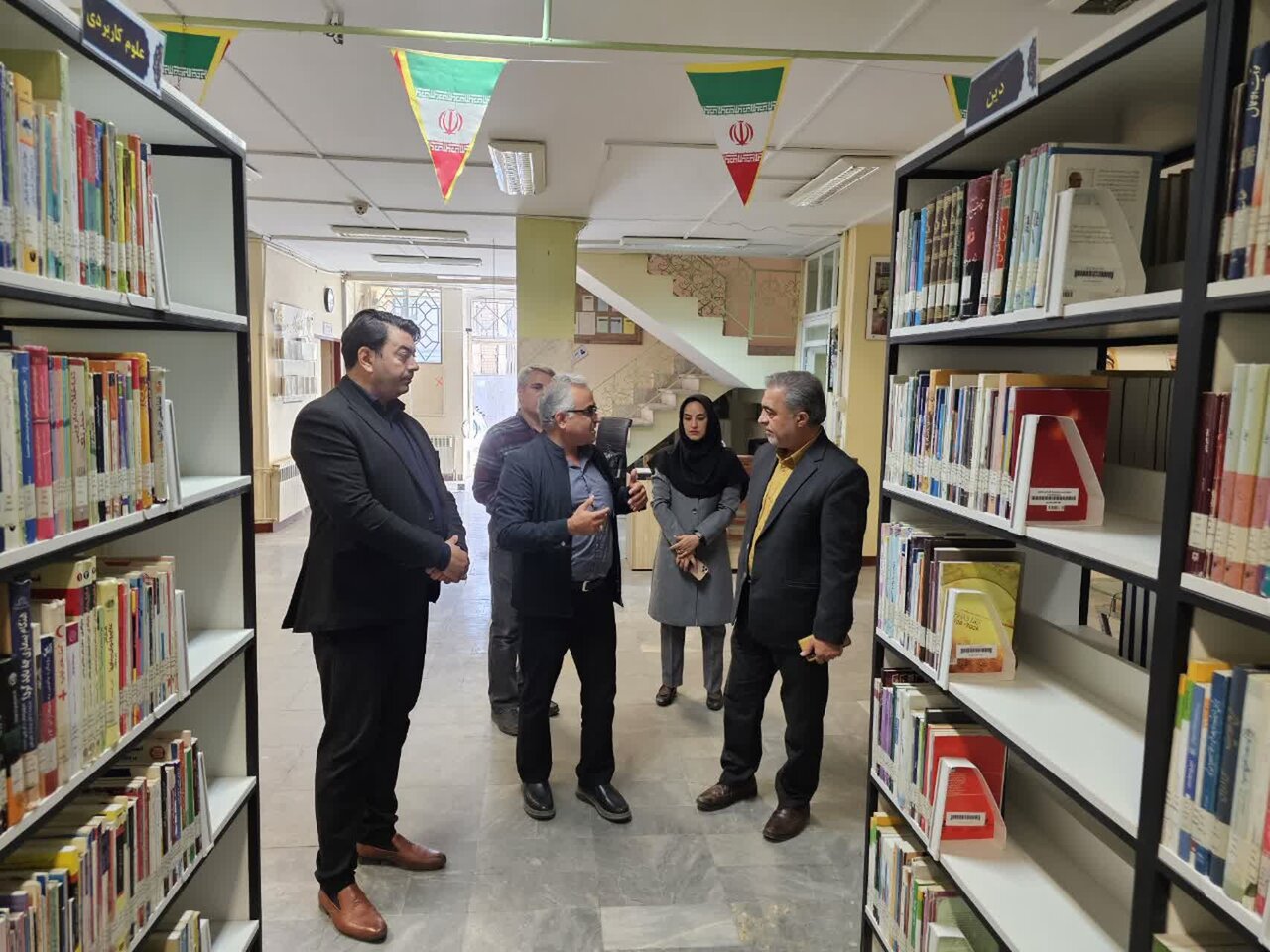 بازدید بخشدار فشافویه از کتابخانه شهید مطهری شهرستان ری