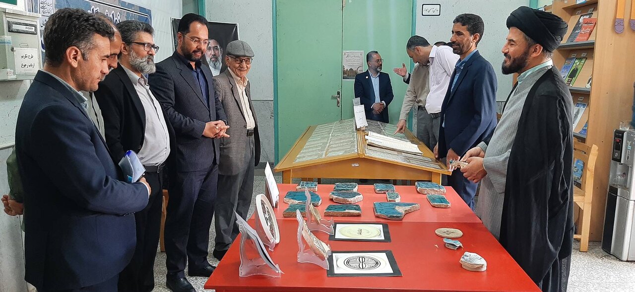 برپایی نمایشگاه اسناد و نسخ خطی در کتابخانه‌های شهید بهشتی و آیت‌الله خامنه‌ای