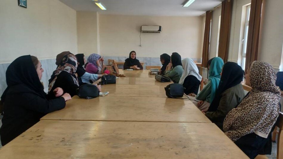 کارگاه آموزشی با موضوع «مسئولیت‌پذیری در کودکان» در کتابخانه‌ عمومی اندیشه برگزار شد