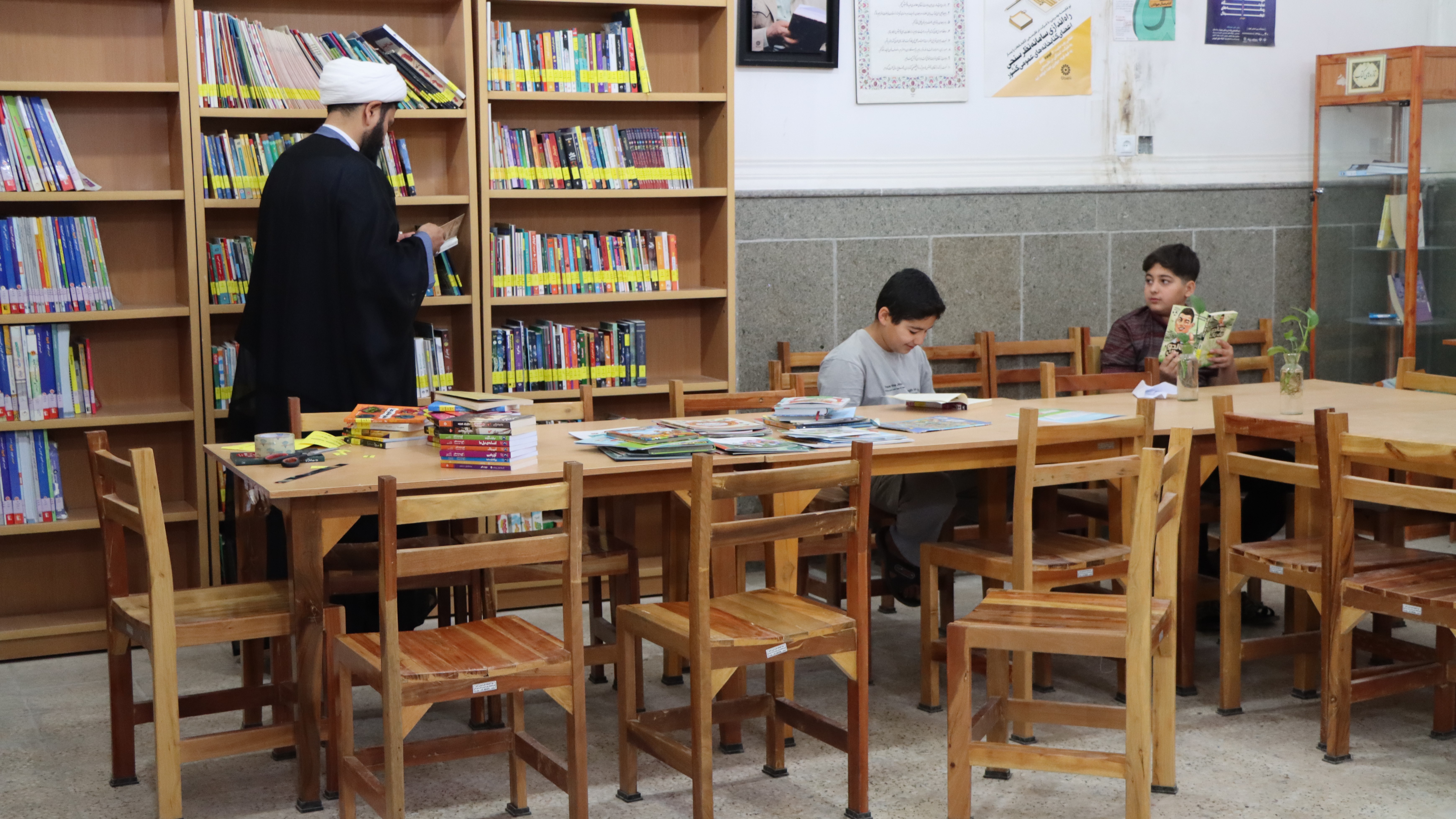 بازدید سرپرست ادارهکل کتابخانههای عمومی خوزستان از کتابخانههای جولکی و شهید مدنی