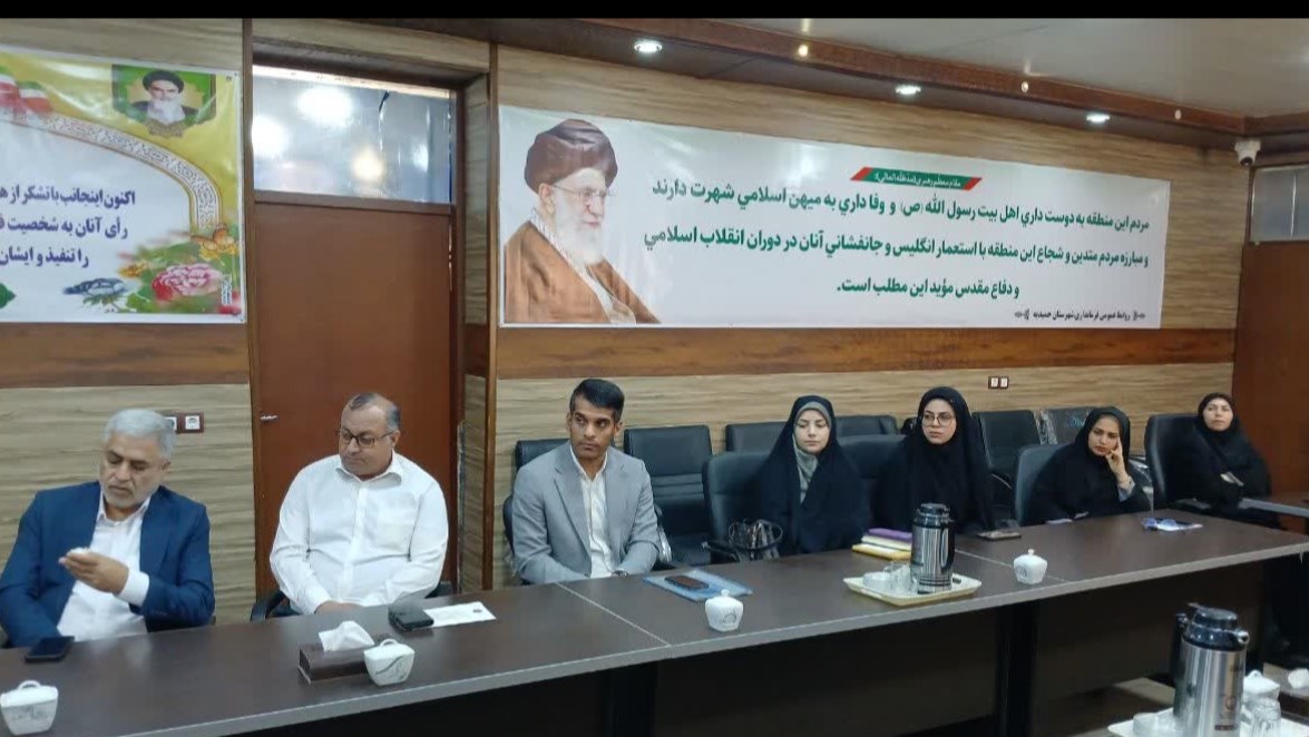 تقدیری فرماندار حمیدیه از سرپرست اداره کتابخانه‌های عمومی حمیدیه و مسئول کتابخانه شهدای دهکده