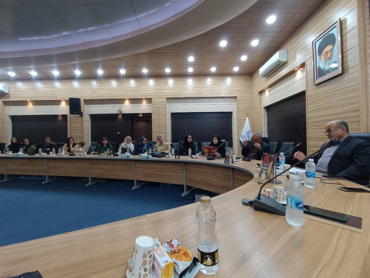 شعرخوانی شاعران در کتابخانه های عمومی استان تهران