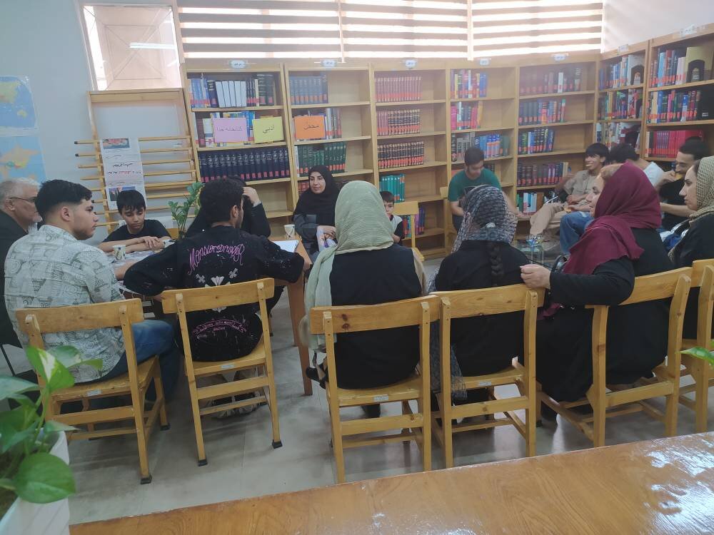 شعرخوانی شاعران در کتابخانه های عمومی استان تهران