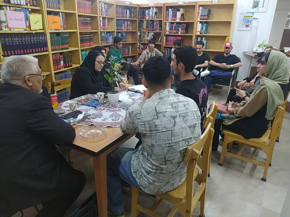 شعرخوانی شاعران در کتابخانه های عمومی استان تهران