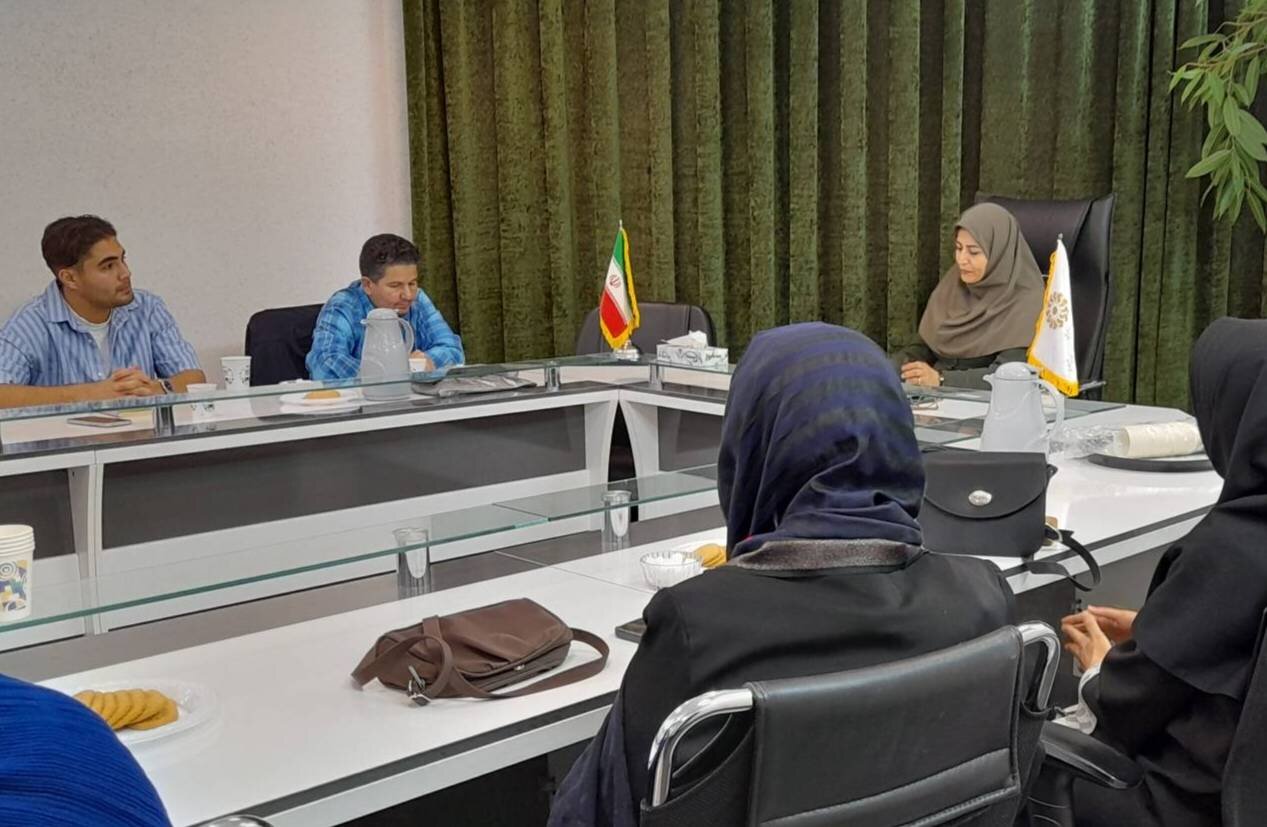 نشست کتابخوان کتابخانه‌ای در کتابخانه اندیشه مرکزی شیروان برگزار شد