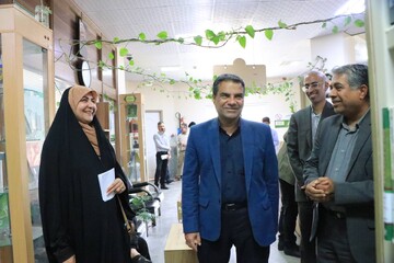 بازدید از کتابخانه