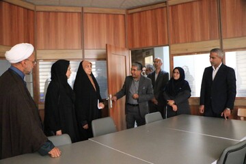 بازدید از کتابخانه
