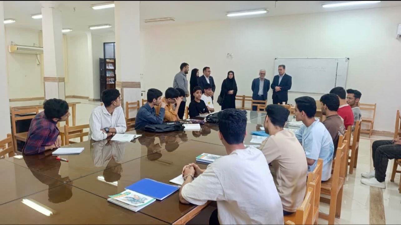 بازدید مسئولان آموزش و پرورش خوزستان از طرح برگزاری کلاسهای درس در کتابخانه شهدای حمیدیه