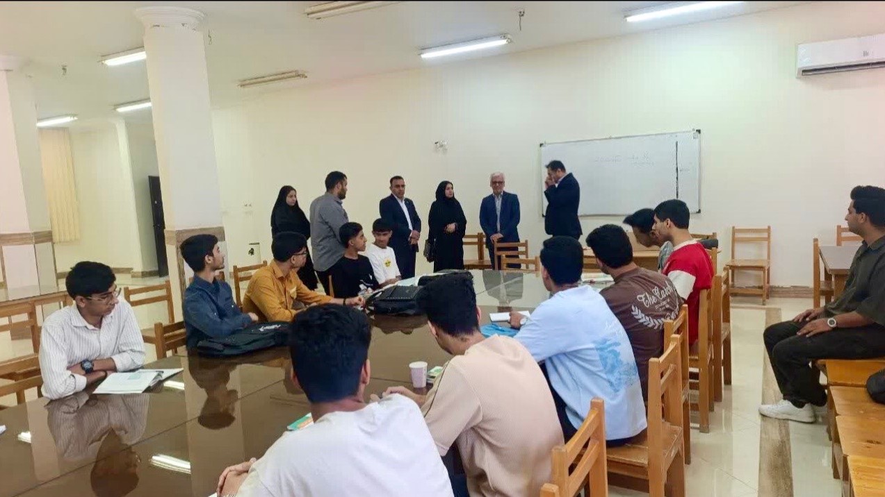 بازدید مسئولان آموزش و پرورش خوزستان از طرح برگزاری کلاسهای درس در کتابخانه شهدای حمیدیه