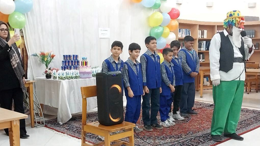 «جشن خودکار» در کتابخانه شهید رجایی اهواز برگزار شد؛ تلفیق یادگیری با فرهنگ ایثار