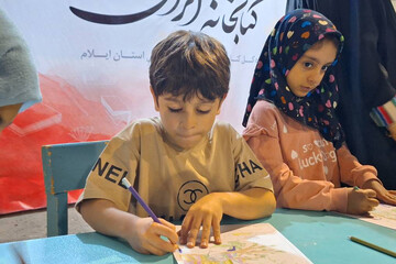 شب هشتادوسوم و حضور کودکان در غرفه کتابخانه ایران