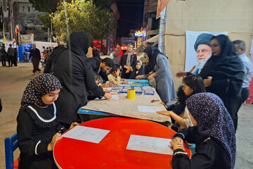شب هشتادوسوم و حضور کودکان در غرفه کتابخانه ایران