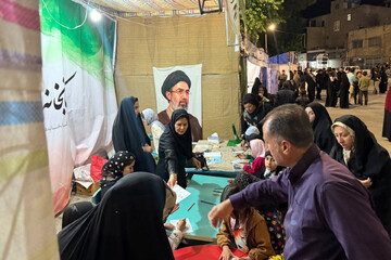 شب هشتادوسوم و حضور کودکان در غرفه کتابخانه ایران