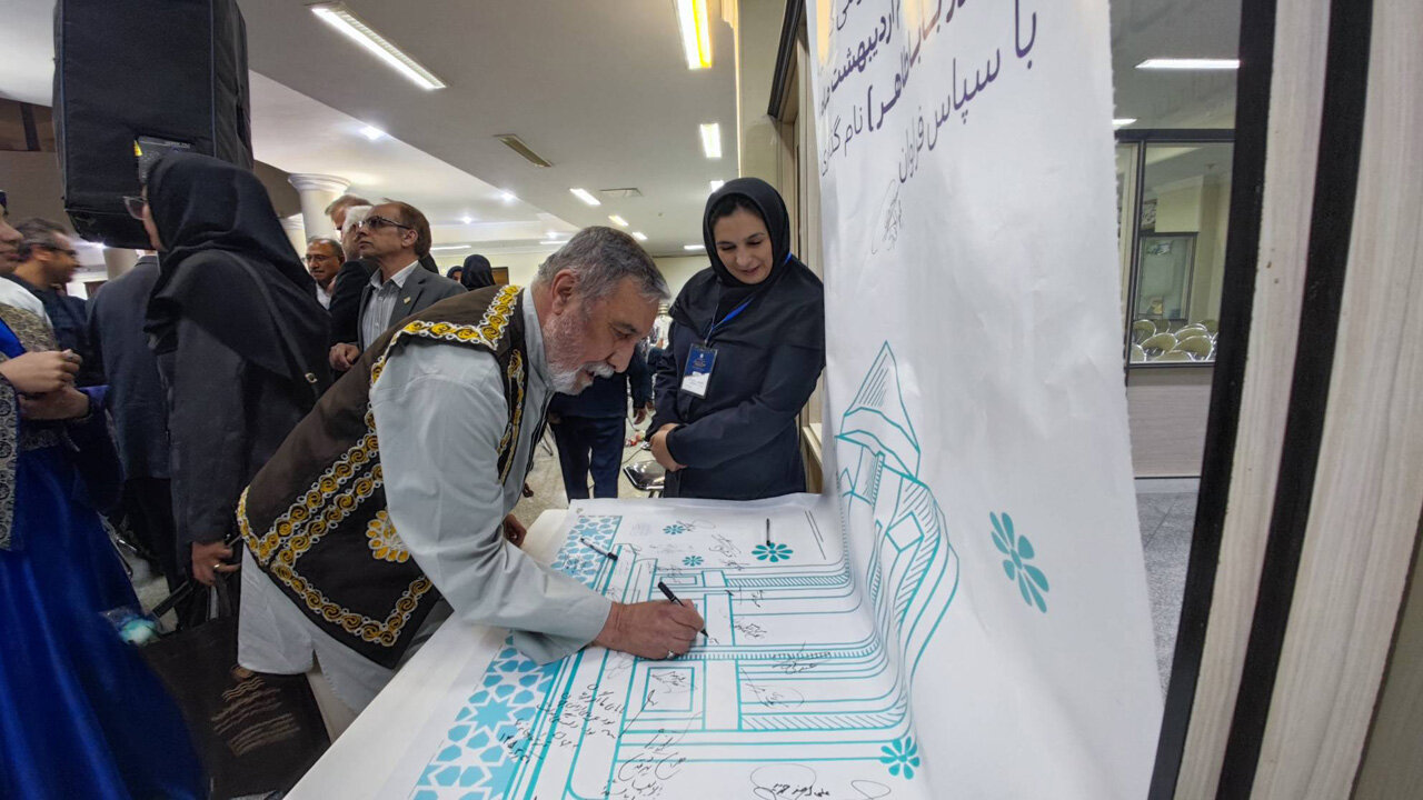 شکوه حکیمانه فردوسی، خیام و باباطاهر در کتابخانه مرکزی همدان