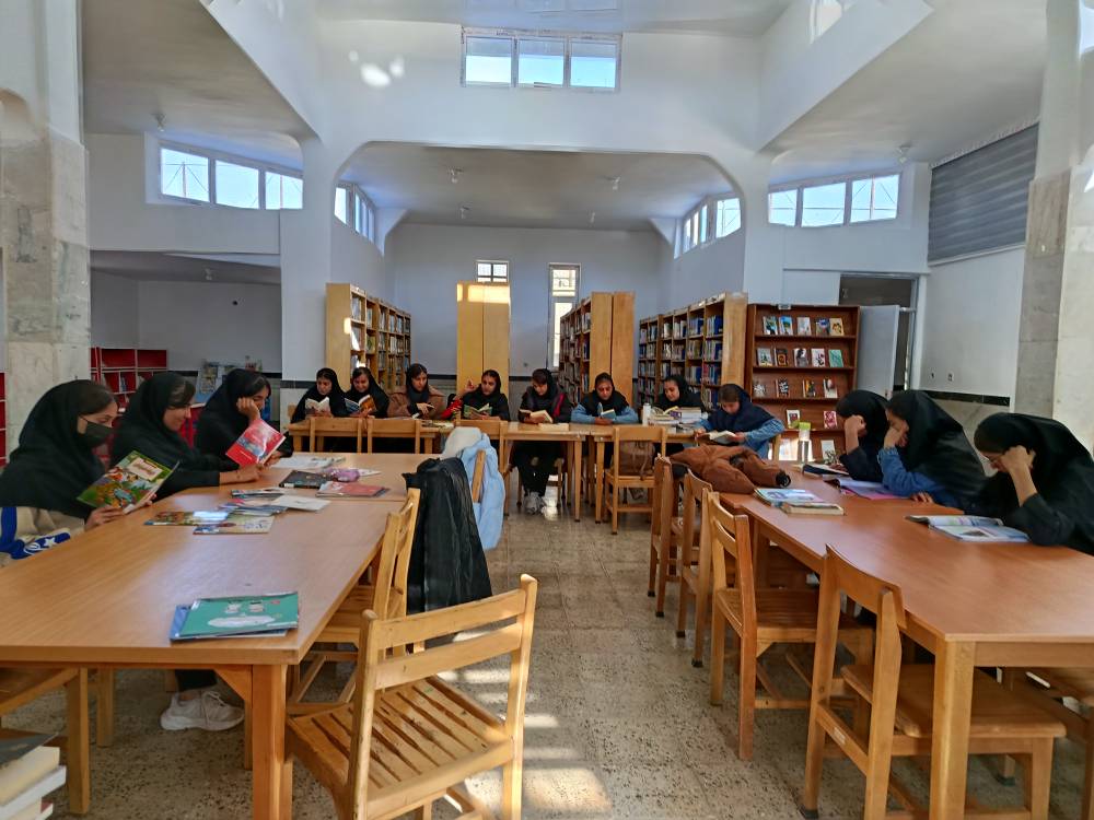 پیوند «تصویر و روایت» برای کودکان تا «پاتوقهای فکری» برای نوجوانان در کتابخانه روستای سرا