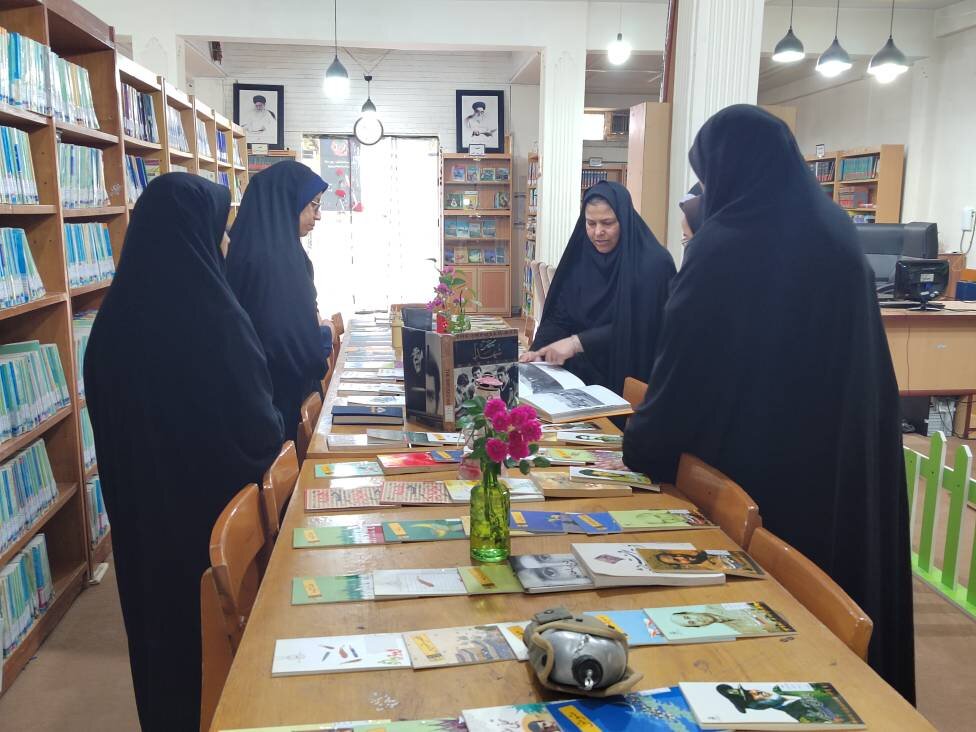 عطر حماسه در کتاب‌ها؛ برپایی نمایشگاه کتاب دفاع مقدس در کتابخانه عمومی ملاصدرا به مناسبت سالروز آزادسازی خرمشهر
