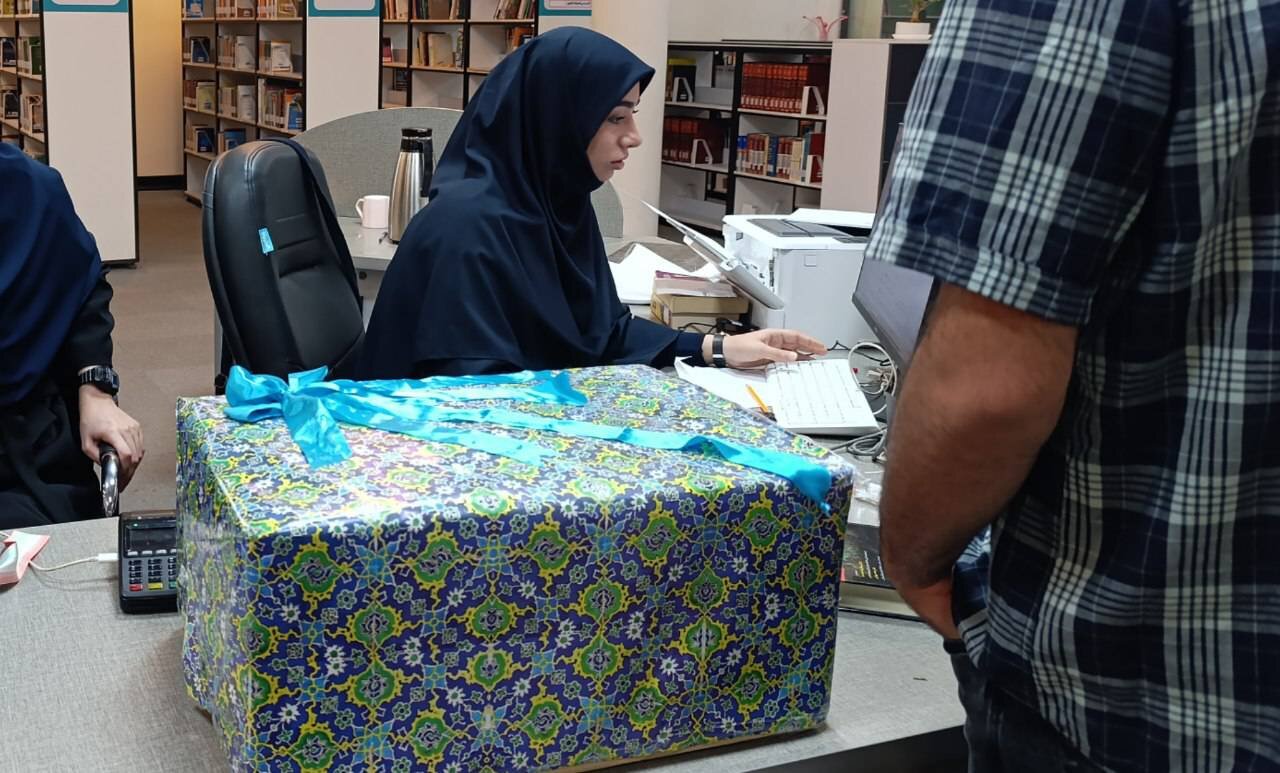 میراثی ماندگار در قفسههای کتابخانه؛ اقدام خیرخواهانه خبرنگار لرستانی در اهدای کتابهای پدر