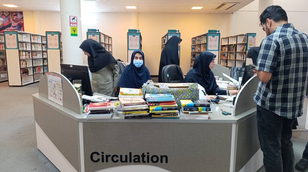 میراثی ماندگار در قفسه‌های کتابخانه؛ اقدام خیرخواهانه خبرنگار لرستانی در اهدای کتاب‌های پدر