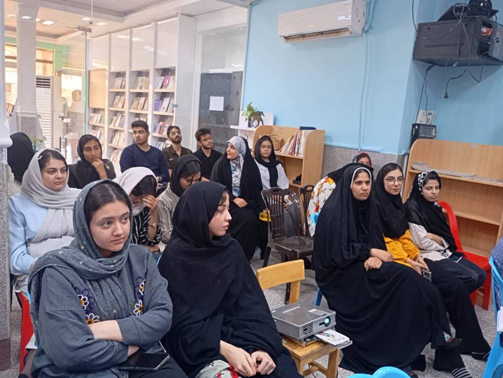 نشست «روایتگری آزادسازی خرمشهر» در کتابخانه عمومی آیت الله کفعمی زاهدان برگزار شد