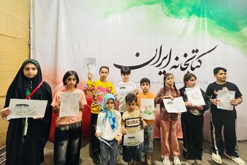 استقبال پرشور مردم از غرفه فرهنگی کتابخانه ایران