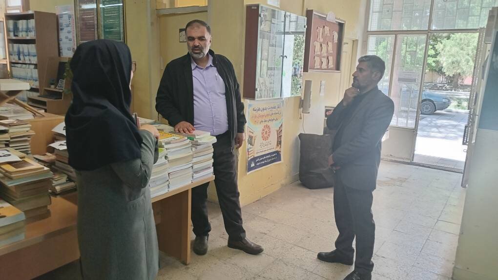 بازدید مدیرکل کتابخانه‌های البرز از کتابخانه‌های شهرستان