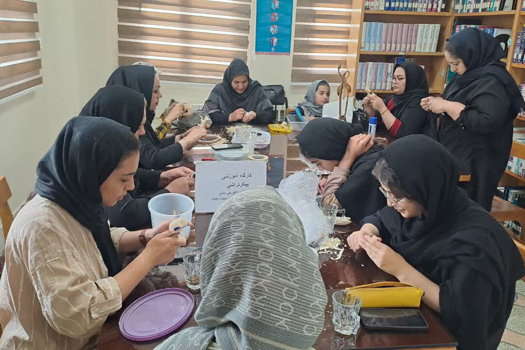 بهشت کتابخوانان شهر قورچیباشی در کتابخانه شهدا