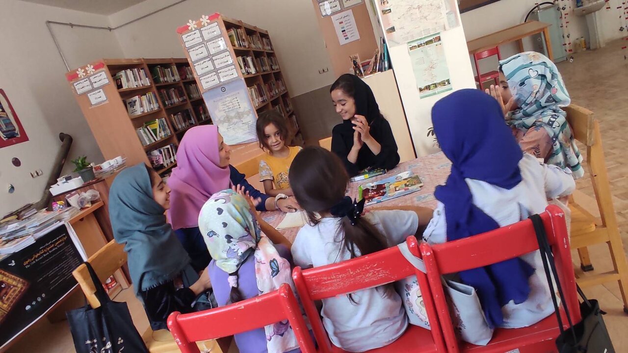 تجلی ایثار و مقاومت در فاروج؛ از برپایی نمایشگاههای کتاب تا نشستهای «کتابخوان» با محوریت آزادسازی خرمشهر