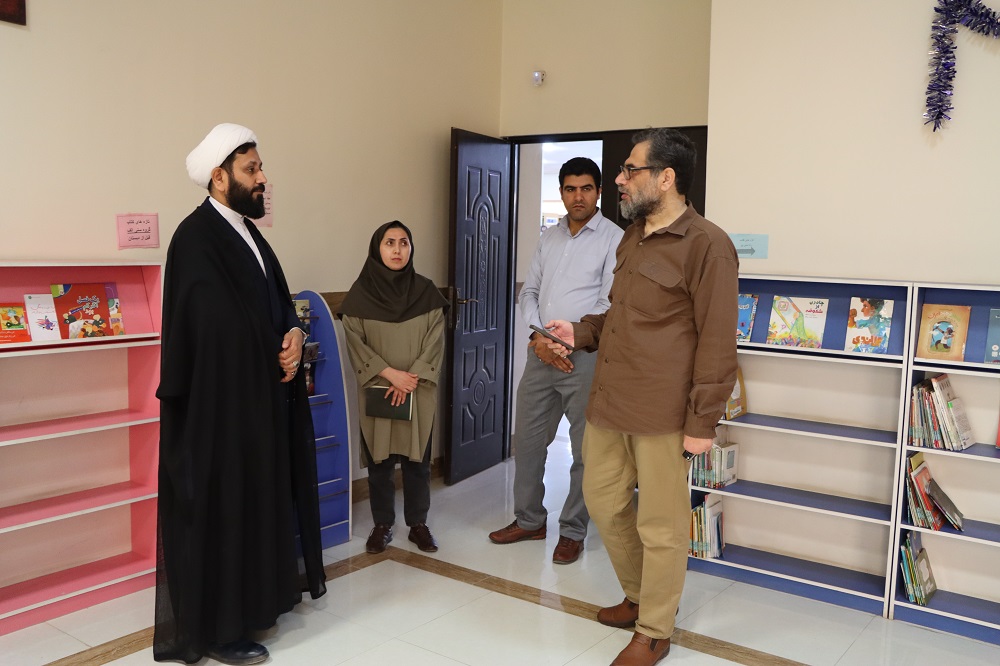 بازدید سرپرست ادارهکل کتابخانههای عمومی خوزستان از کتابخانههای شهرستان کارون و کتابخانه سیار «هدهد سفید»