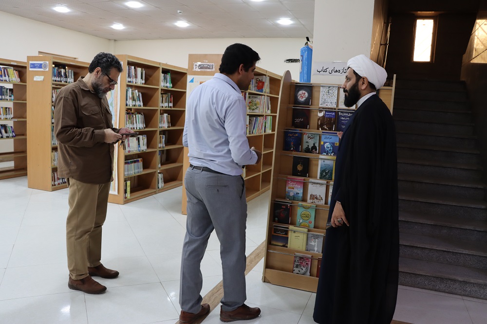 بازدید سرپرست ادارهکل کتابخانههای عمومی خوزستان از کتابخانههای شهرستان کارون و کتابخانه سیار «هدهد سفید»