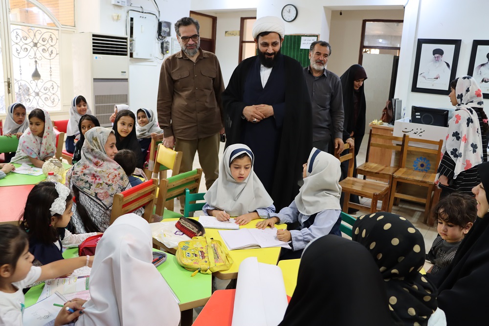بازدید سرپرست ادارهکل کتابخانههای عمومی خوزستان از کتابخانههای شهرستان کارون و کتابخانه سیار «هدهد سفید»