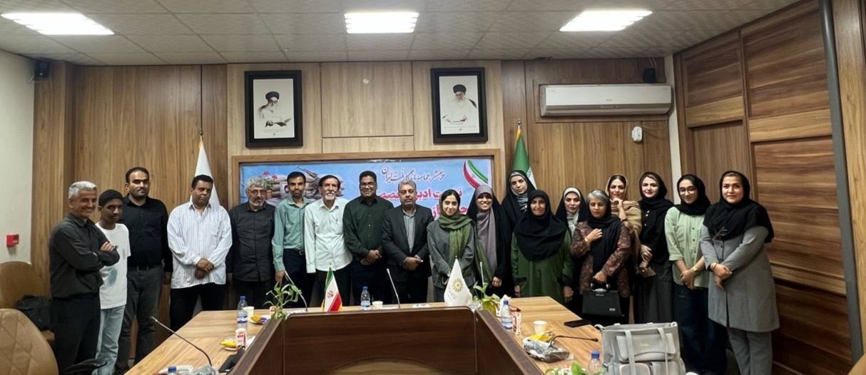 نشست ادبی تخصصی «جنگ از منظر مقاومت» در بندرعباس برگزار شد