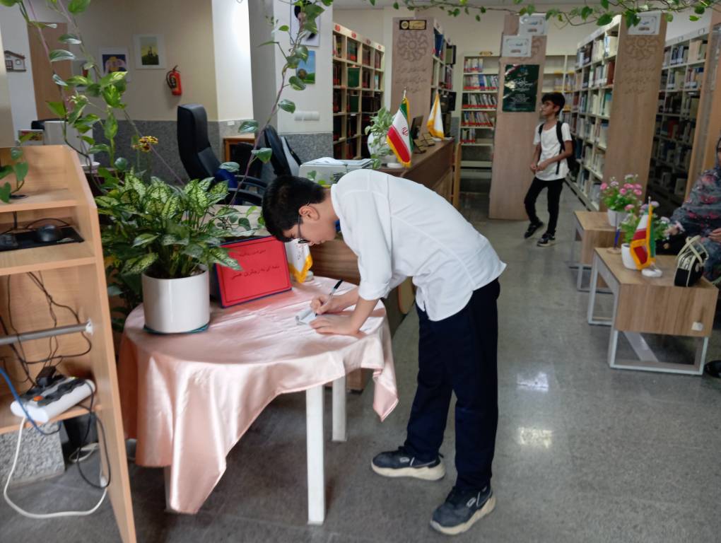 معنویت در قاب کتاب؛ ویژهبرنامههای روز عرفه در کتابخانه های بندرعباس و پارسیان