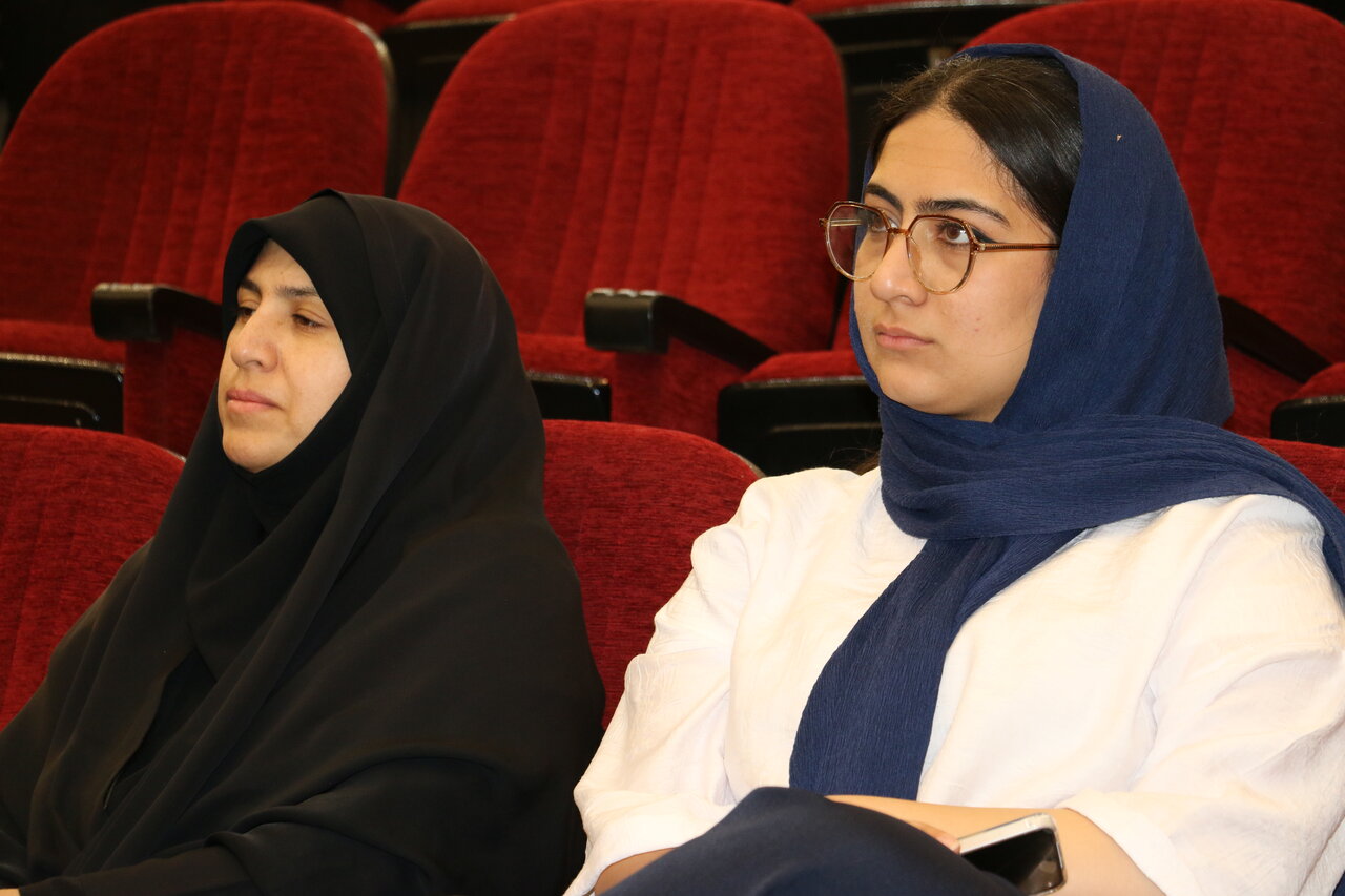برگزاری نشست مطالعاتی «آیینه تجلی» در کتابخانه عمومی امیرکبیر