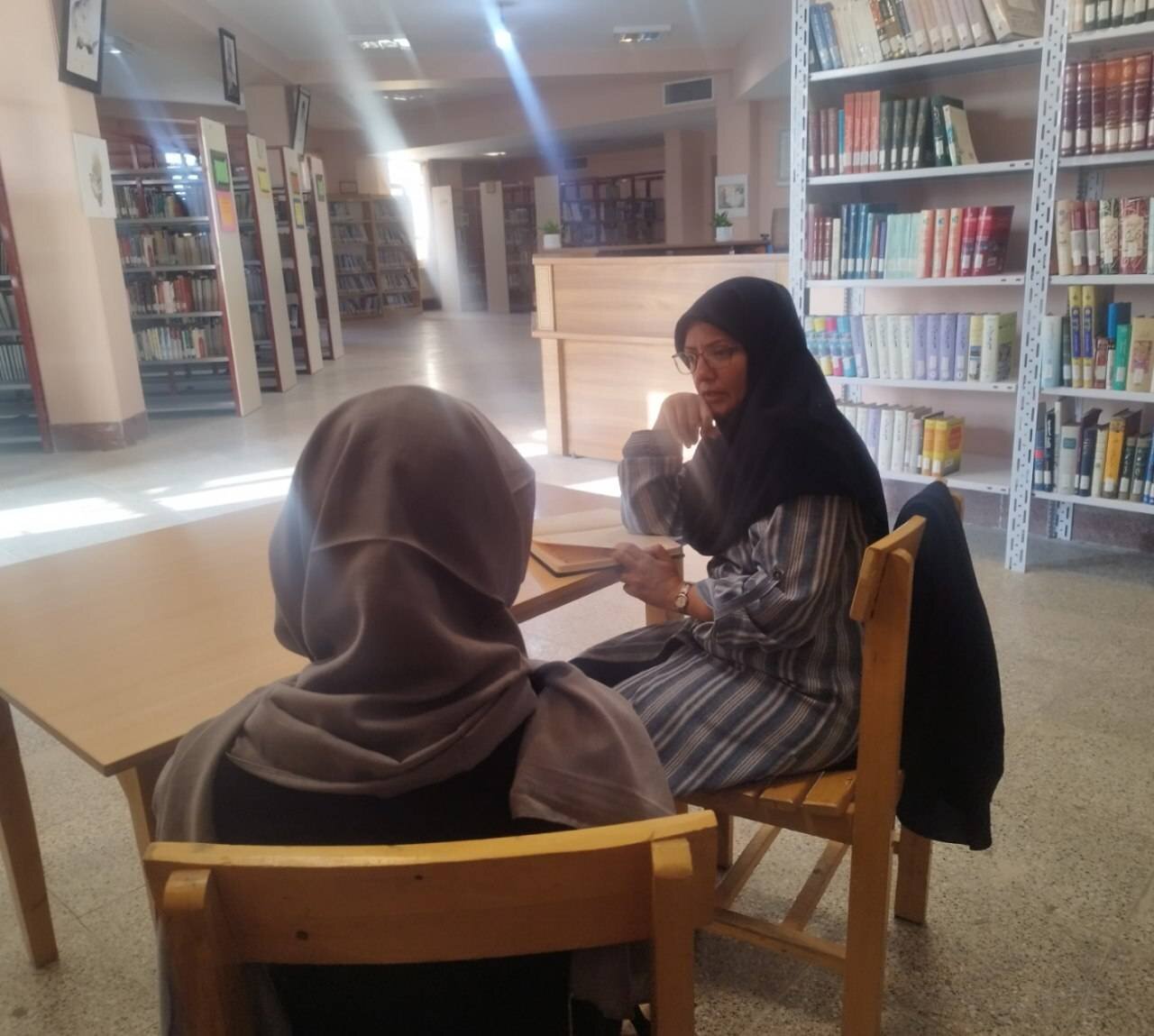 برگزاری کارگاه «افزایش تمرکز و مشاوره حضوری» در کتابخانه عمومی شهید مطهری شهرستان مهریز