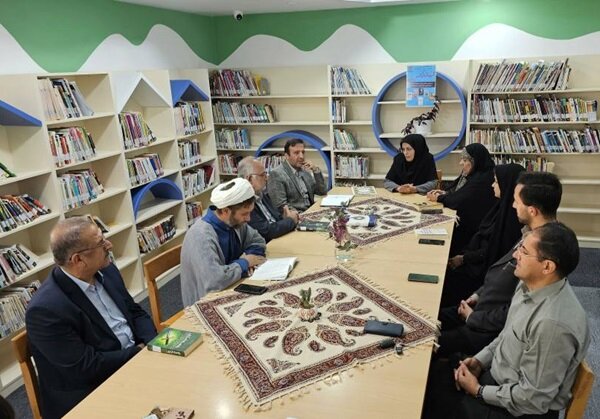 برگزاری نشست اختصاصی کتابخوان ویژه فرهنگیان در کتابخانه شهید بهشتی