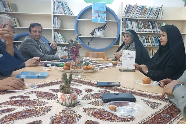 برگزاری نشست اختصاصی کتاب‌خوان ویژه فرهنگیان در کتابخانه شهید بهشتی