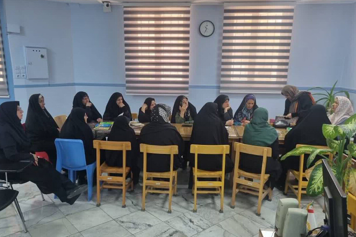جلسات مطالعاتی گیاهان دارویی در کتابخانه امام حسین(ع) اراک