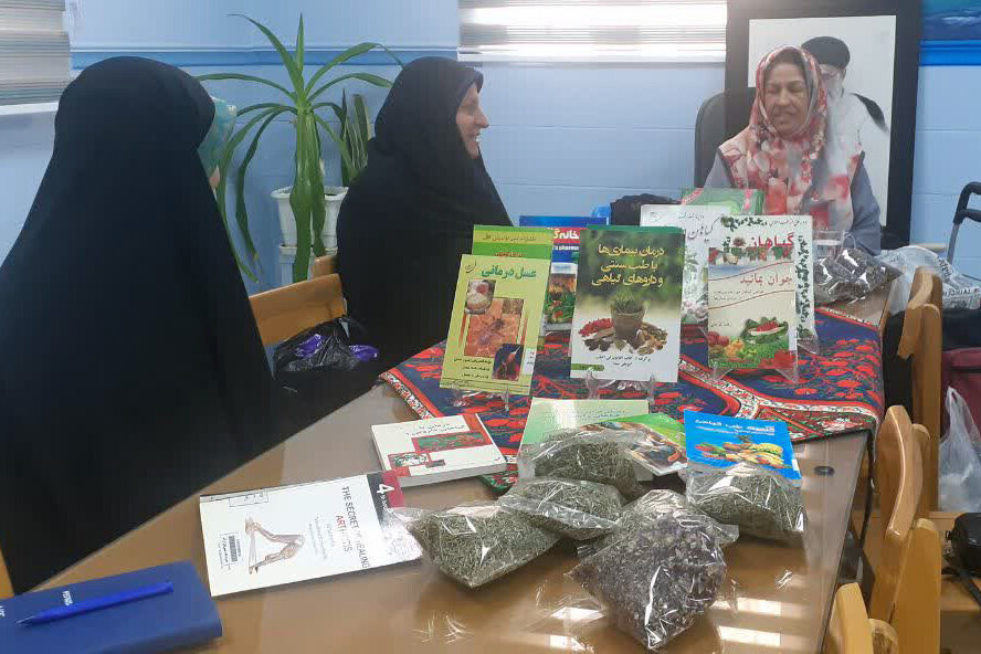 جلسات مطالعاتی گیاهان دارویی در کتابخانه امام حسین(ع) اراک