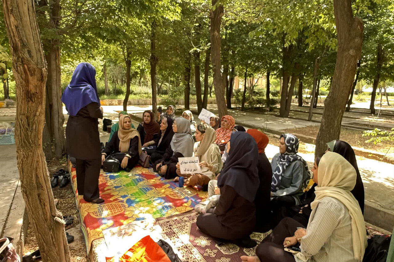 کتابخوانی گروهی، هنر و آموزش در کتابخانه شهدای پرندک