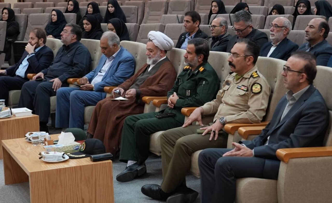 منتخبان مسابقه کتابخوانی «همسفر آتش و برف» تجلیل شدند