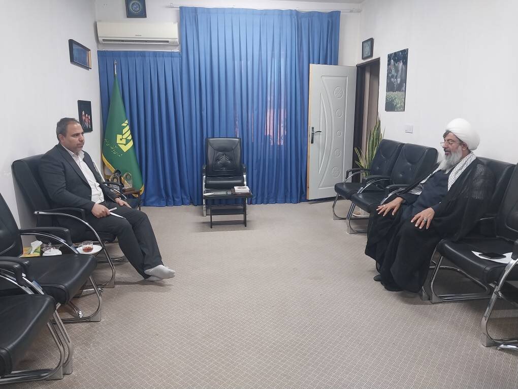 دیدار سرپرست اداره کتابخانههای عمومی شهرستان ساوجبلاغ با امام جمعه شهرستان