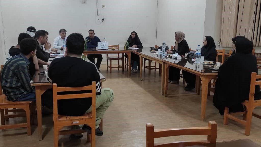 «از خون تا قلم»؛ پژواک مقاومت و پایداری در محفل شعر و ادب «اندیشه و قلم» کتابخانه شهدای ملاثانی