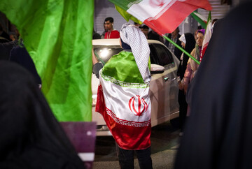 تداوم خدمت در شب‌های روشن؛ موکب «امام شهید» کتابخانه سهروردی همچنان در کنار مردم زنجان