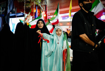 تداوم خدمت در شب‌های روشن؛ موکب «امام شهید» کتابخانه سهروردی همچنان در کنار مردم زنجان
